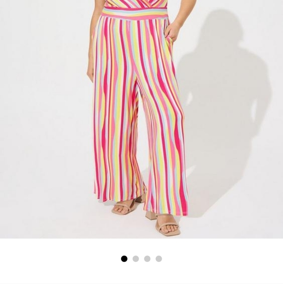 Rainbow 🌈 jumper size 2x - Picture 2 of 2